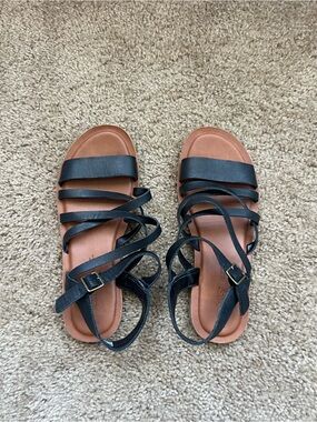 Toms Black Strappy Leather Flat Sandals with Tan Footbed